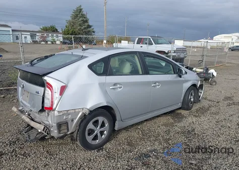 2014 Toyota Prius Three из США, поврежденный, VIN JTDKN3DUXE1812268